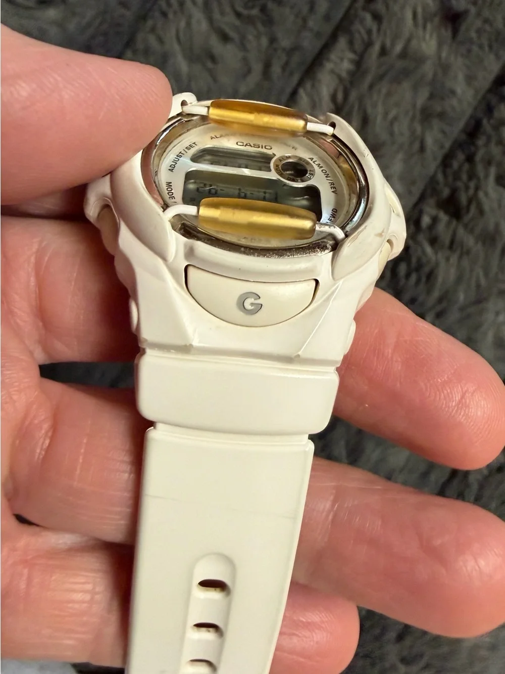 White Digital Sports Smartwatch - Women's Durable Wearable